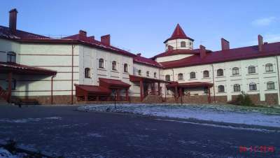 Внутренний двор, Свято-Богородичный Казанский мужской монастырь (село Винновка), Паломнический центр «Святая Русь»