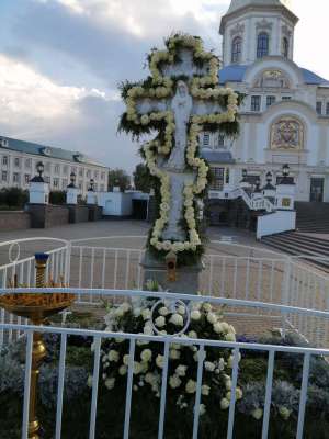 Поклонный крест, Свято-Троицкий Серафимо-Дивеевский монастырь (село Дивеево), Нижегородская область, Паломнический центр «Святая Русь»