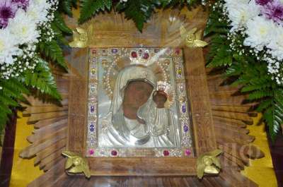 Крестный ход с Чудотворной Казанской Жадовской иконой Божией Матери