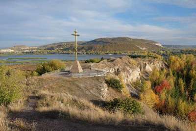 Поклонный крест "Царевщина" и гора Тип-Тяв Сокольей гряды