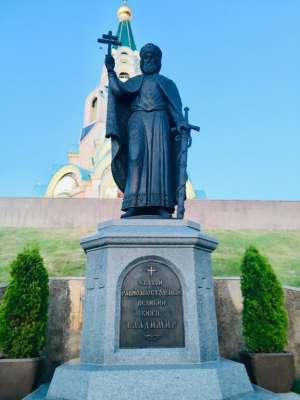 Памятник святому равноапостольному Великому князю Владимиру, Крестителю Руси.